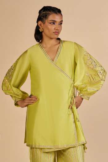 Buy_Gulabo By Abu Sandeep_Green Chanderi V-neck Embroidered Sleeve Kurta _at_Aza_Fashions