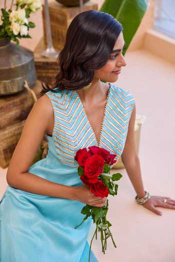 Buy_Taro_Sky Blue Silk Satin, Organza V-neck, Yes Vaidehi Sleeveless Kurta Set _Online_at_Aza_Fashions