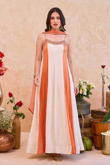 Taro_Ivory Silk Square Neck Aarohi Colorblock Kurta Set _at_Aza_Fashions