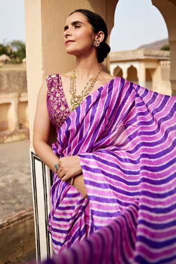 Geroo Jaipur_Purple Tussar, Silk V-neck Lehriya Saree With Blouse _Online_at_Aza_Fashions