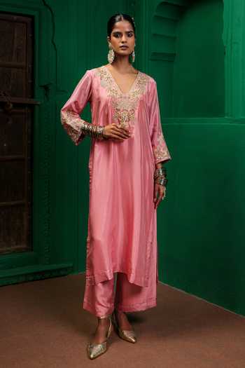 Shop_Charu Makkar_Pink Silk V-neck, Yes Reena Zardozi Work Kurta And Pant Set _Online_at_Aza_Fashions