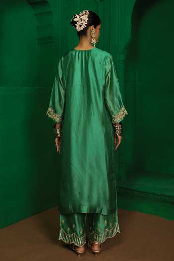 Shop_Charu Makkar_Emerald Green , , V-neck, Aruna Zardozi Work Kurta Set _at_Aza_Fashions