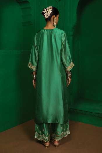 Shop_Charu Makkar_Green Silk Organza V-neck Aruna Zardozi Work Kurta And Pant Set _at_Aza_Fashions