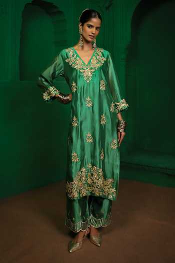 Charu Makkar_Green Silk Organza V-neck Aruna Zardozi Work Kurta And Pant Set _Online_at_Aza_Fashions