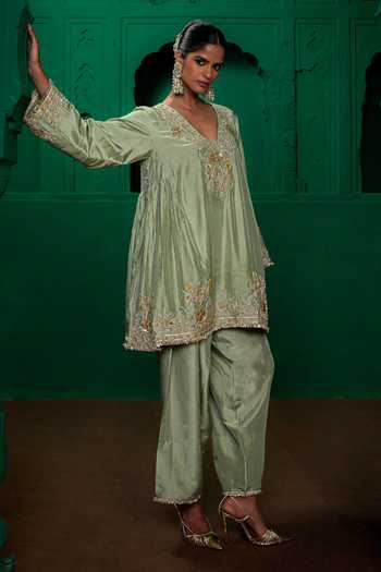 Buy_Charu Makkar_Green Silk, Organza V-neck Raveena Embroidered Kurta Set _Online_at_Aza_Fashions