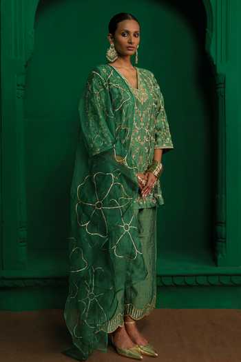 Shop_Charu Makkar_Green Silk, Organza V-neck Raveena Embroidered Kurta Set _Online_at_Aza_Fashions