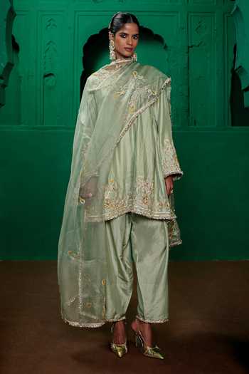 Buy_Charu Makkar_Green Silk, Organza V-neck Raveena Embroidered Kurta Set _at_Aza_Fashions