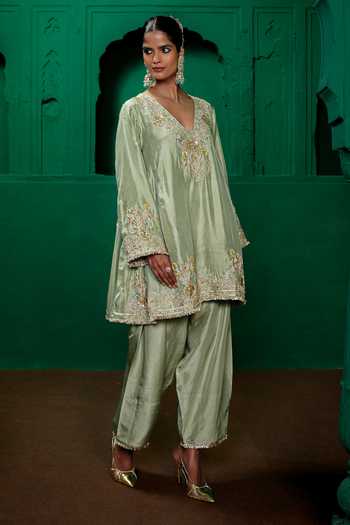 Buy_Charu Makkar_Green Silk V-neck Raveena Embroidered Kurta And Salwar Set _Online_at_Aza_Fashions