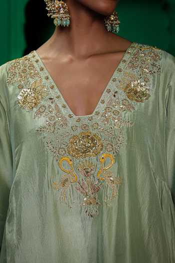 Charu Makkar_Green Silk V-neck Raveena Embroidered Kurta And Salwar Set _at_Aza_Fashions