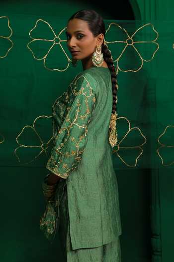 Charu Makkar_Green Tissue V-neck Zeenat Aari Work Kurta And Pant Set _Online_at_Aza_Fashions