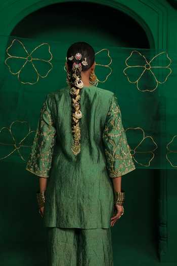 Charu Makkar_Green Tissue V-neck Zeenat Aari Work Kurta And Pant Set _at_Aza_Fashions