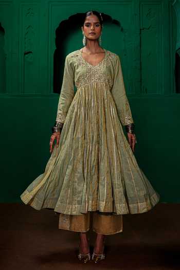 Charu Makkar_Green Organza, Chanderi, Tissue Scoop Neck Poonam Embroidered Anarkali Set _at_Aza_Fashions