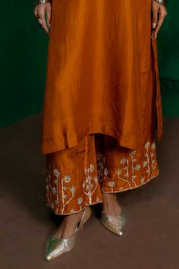 Charu Makkar_Orange Silk, Organza, Dupion Split V-neck Tanuja Embroidered Kurta Set _Online_at_Aza_Fashions