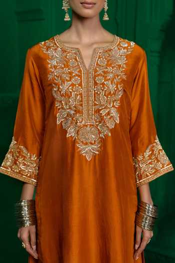 Charu Makkar_Orange Silk, Organza, Dupion Split V-neck Tanuja Embroidered Kurta Set _Online