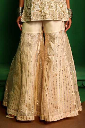 Charu Makkar_Ivory Tissue, Organza V-neck, Yes Madhubala Embroidered Kurta And Gharara Set _at_Aza_Fashions