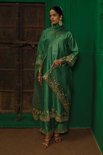 Charu Makkar_Green Silk, Chanderi, Organza Round Neck Hema Embroidered Kurta Set _at_Aza_Fashions