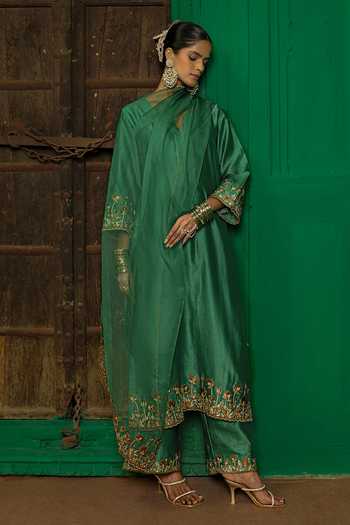 Buy_Charu Makkar_Green Silk, Chanderi, Organza Round Neck Hema Embroidered Kurta Set 
