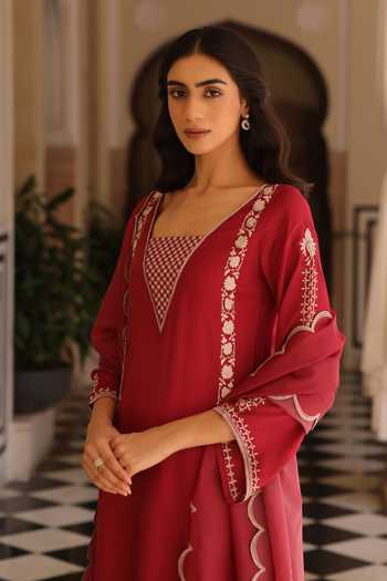 Seher Jaipur_Red Silk Square Neck Azrina Embroidered Bodice Kurta Set _at_Aza_Fashions