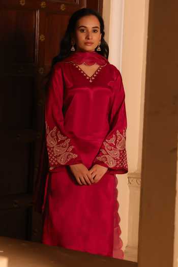 Seher Jaipur_Maroon Silk Embroidery V-neck Siara Monga Kurta And Palazzo Set _Online_at_Aza_Fashions