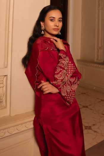 Seher Jaipur_Maroon Silk Embroidery V-neck Siara Monga Kurta And Palazzo Set _at_Aza_Fashions