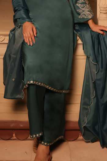 Seher Jaipur_Green Silk Embroidery V-neck Siara V Kurta Palazzo Set _Online_at_Aza_Fashions