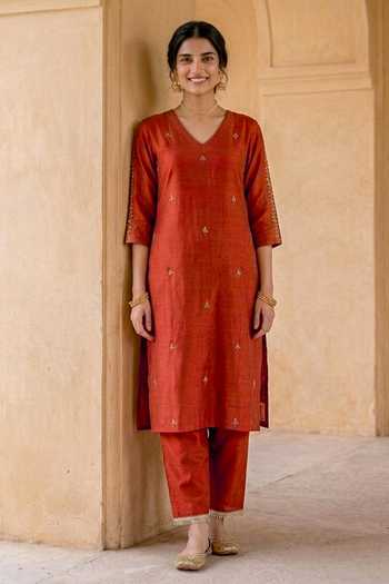 Buy_Missprint_Orange Chanderi Silk, Cotton, Organza V-neck, Yes Rust Kurta Set _Online_at_Aza_Fashions