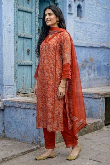 Shop_Missprint_Orange Organza, Cotton V-neck, Yes Hand Block Print Kurta Set _Online_at_Aza_Fashions