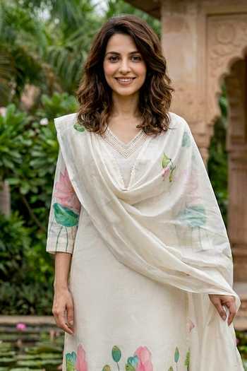 Missprint_Off White Silk, Chanderi, Cotton V-neck, Yes Lotus Hand Painted Kurta Set _Online_at_Aza_Fashions