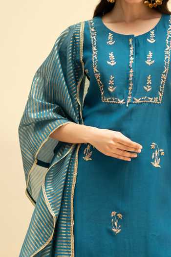 AM by Anita Mittal_Blue Cotton Round Neck Chandini Mul Chanderi Embroidered Kurta Set _at_Aza_Fashions