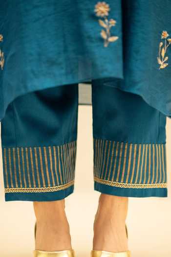 Buy_AM by Anita Mittal_Blue Cotton Round Neck Chandini Mul Chanderi Embroidered Kurta Set 