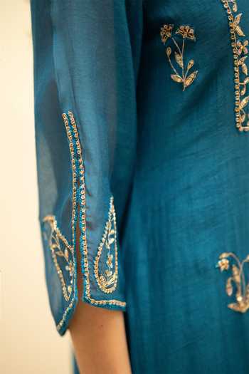 AM by Anita Mittal_Blue Cotton Round Neck Chandini Mul Chanderi Embroidered Kurta Set _Online