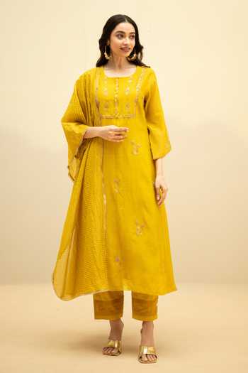 Shop_AM by Anita Mittal_Yellow Chanderi Scoop Neck Chandini Mul A-line Kurta Set _Online_at_Aza_Fashions