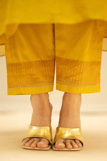 AM by Anita Mittal_Yellow Chanderi Scoop Neck Chandini Mul A-line Kurta Set _at_Aza_Fashions