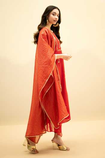 AM by Anita Mittal_Red Chanderi Round Neck, Yes Chandini A-line Mul Kurta Set _Online_at_Aza_Fashions