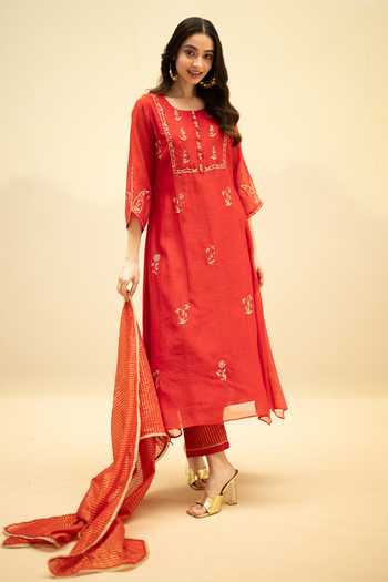 Buy_AM by Anita Mittal_Red Chanderi Round Neck, Yes Chandini A-line Mul Kurta Set _Online_at_Aza_Fashions
