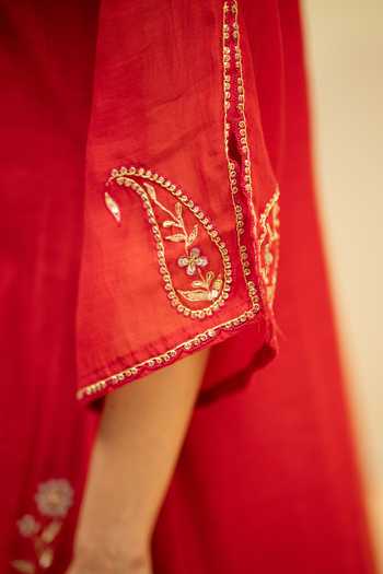 Buy_AM by Anita Mittal_Red Chanderi Round Neck, Yes Chandini A-line Mul Kurta Set 