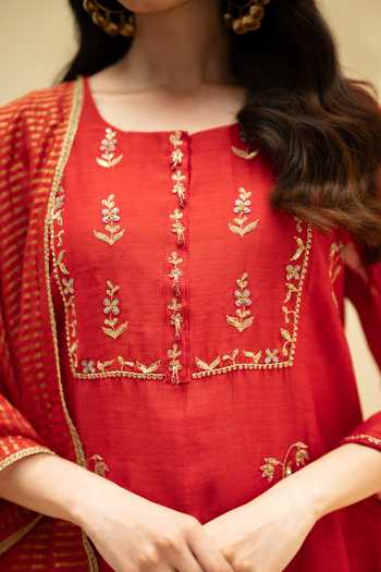 Shop_AM by Anita Mittal_Red Chanderi Round Neck, Yes Chandini A-line Mul Kurta Set 