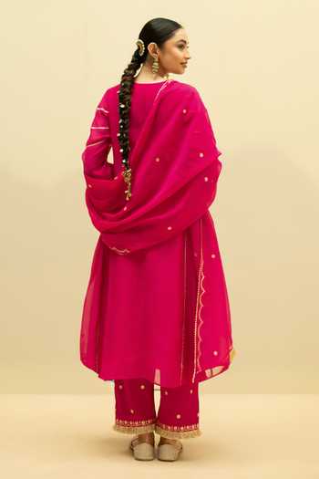 Shop_AM by Anita Mittal_Pink Chanderi V-neck Chaandbali Mul Embroidered Kurta Set _at_Aza_Fashions