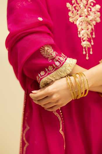 Buy_AM by Anita Mittal_Pink Chanderi V-neck Chaandbali Mul Embroidered Kurta Set 