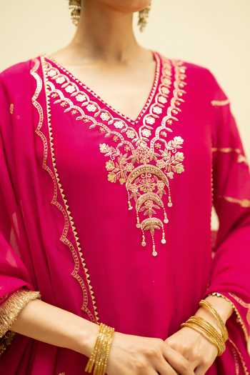 Shop_AM by Anita Mittal_Pink Chanderi V-neck Chaandbali Mul Embroidered Kurta Set 