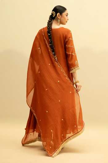 Shop_AM by Anita Mittal_Orange Chanderi V-neck Chaandbali Mul A Line Kurta Set _at_Aza_Fashions