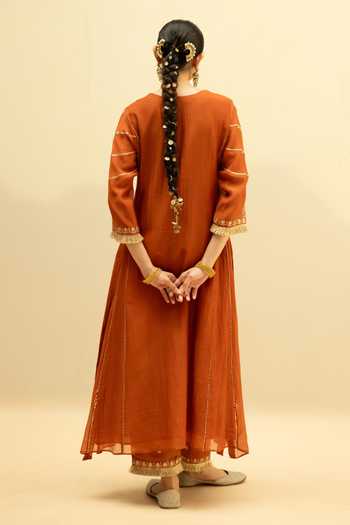 Buy_AM by Anita Mittal_Orange Chanderi V-neck Chaandbali Mul A Line Kurta Set _Online_at_Aza_Fashions