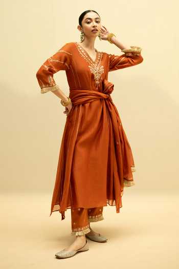 Shop_AM by Anita Mittal_Orange Chanderi V-neck Chaandbali Mul A Line Kurta Set _Online_at_Aza_Fashions