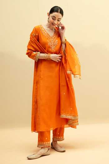 Shop_AM by Anita Mittal_Orange Chanderi V-neck, Yes Chaandbali Mul Hand Embroidered Kurta Set _Online_at_Aza_Fashions