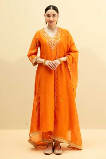 Buy_AM by Anita Mittal_Orange Chanderi V-neck, Yes Chaandbali Mul Hand Embroidered Kurta Set _at_Aza_Fashions