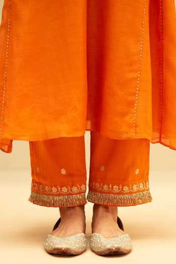 AM by Anita Mittal_Orange Chanderi V-neck, Yes Chaandbali Mul Hand Embroidered Kurta Set _Online