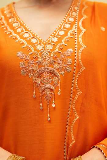 Buy_AM by Anita Mittal_Orange Chanderi V-neck, Yes Chaandbali Mul Hand Embroidered Kurta Set _Online