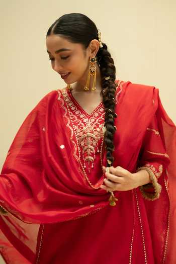 Shop_AM by Anita Mittal_Red Chanderi V-neck Chaandbali Mul A Line Kurta Set 