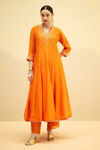 Buy_AM by Anita Mittal_Orange Chanderi V-neck Taarini Mul Anarkali Set _Online_at_Aza_Fashions