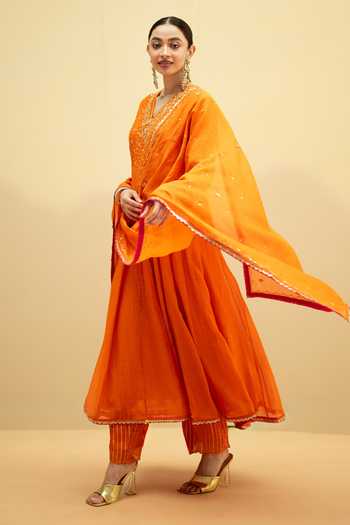 Shop_AM by Anita Mittal_Orange Chanderi V-neck Taarini Mul Anarkali Set _Online_at_Aza_Fashions